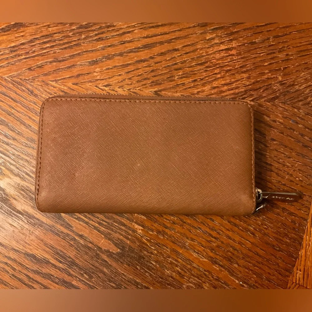 Michael Kors Brown Gold Zipper Wallet!
